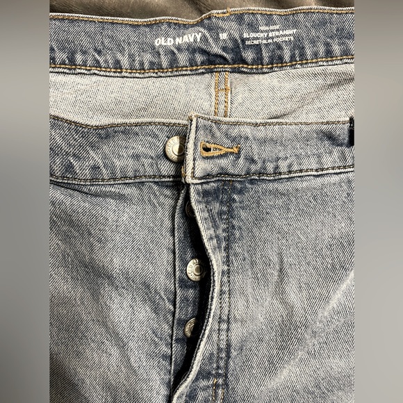 Old Navy High-Waisted Slouchy Straight Cropped Distressed Jeans for Women - Picture 4 of 5